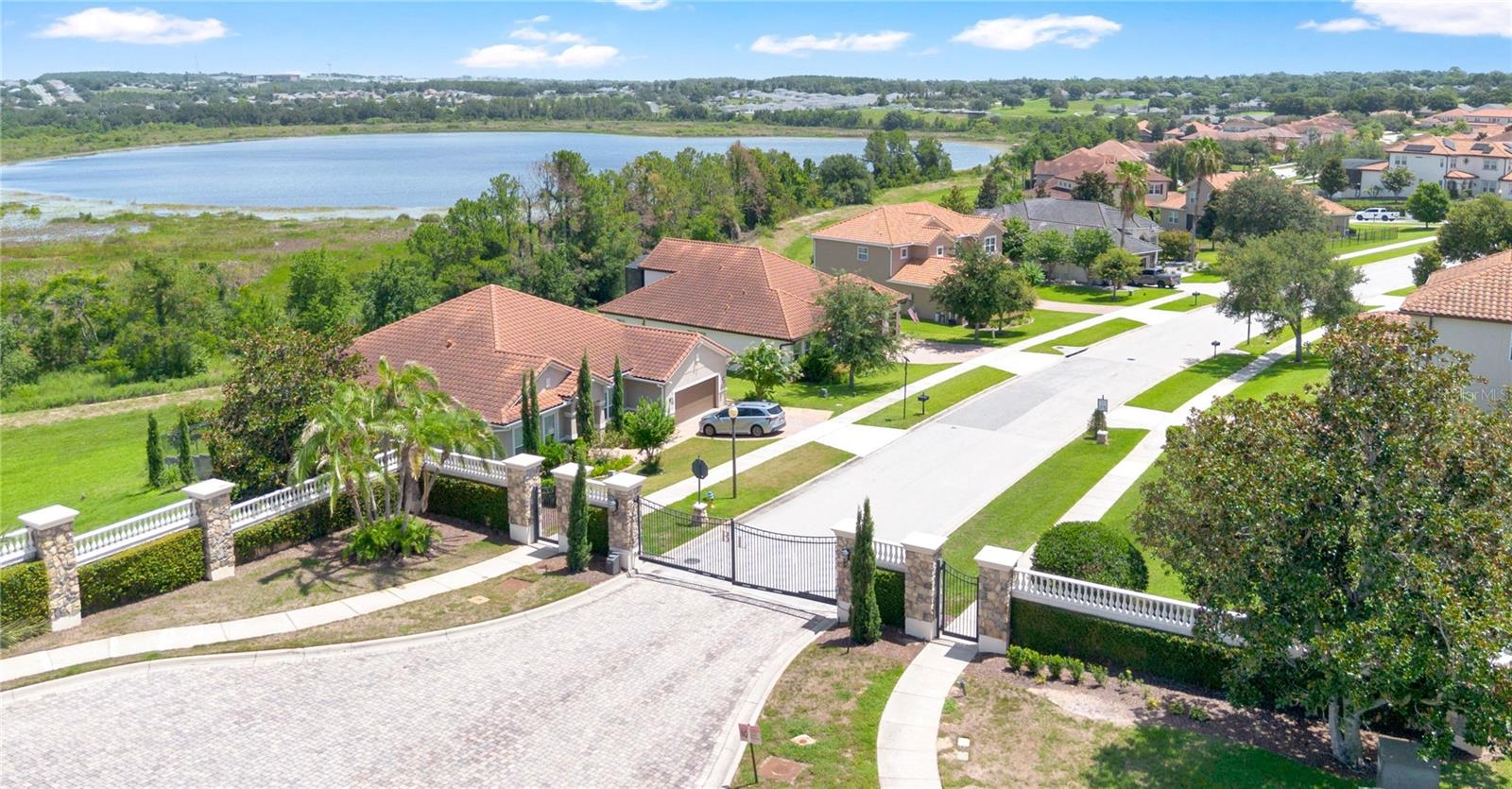 BELLA LAGO - Residential