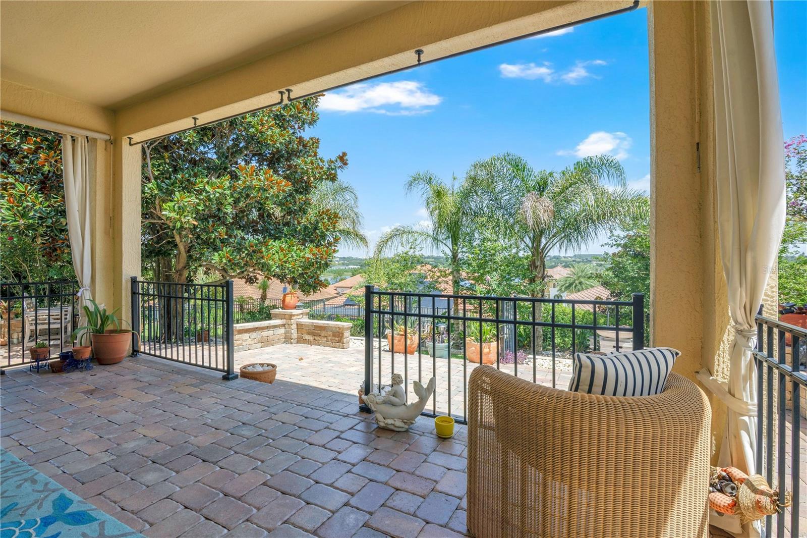 BELLA LAGO - Residential