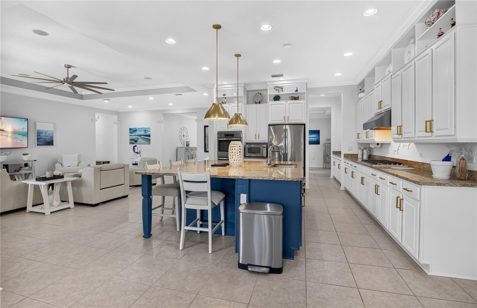 BELLA LAGO - Residential