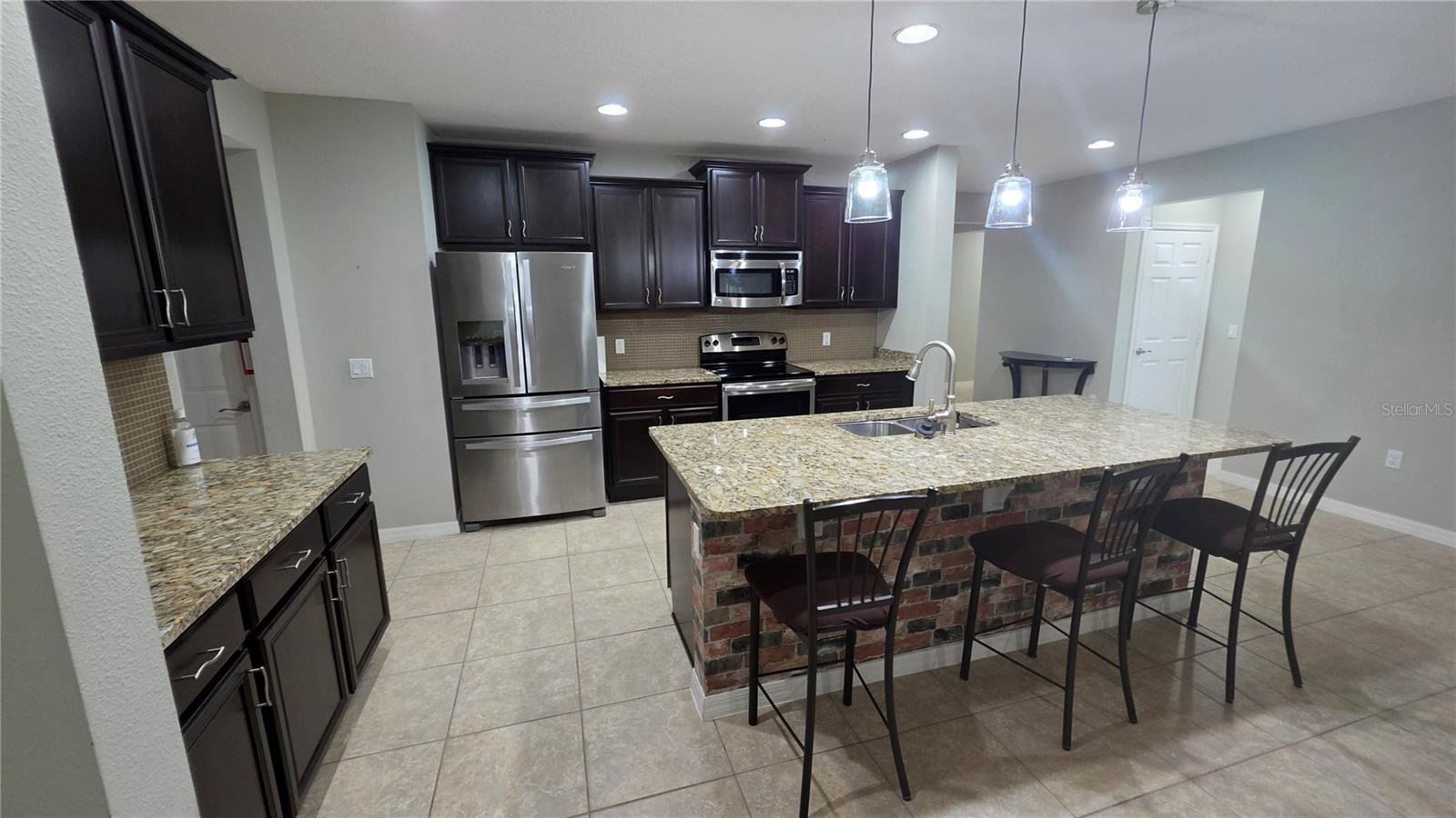 ISLES BELLALAGO - Residential Lease