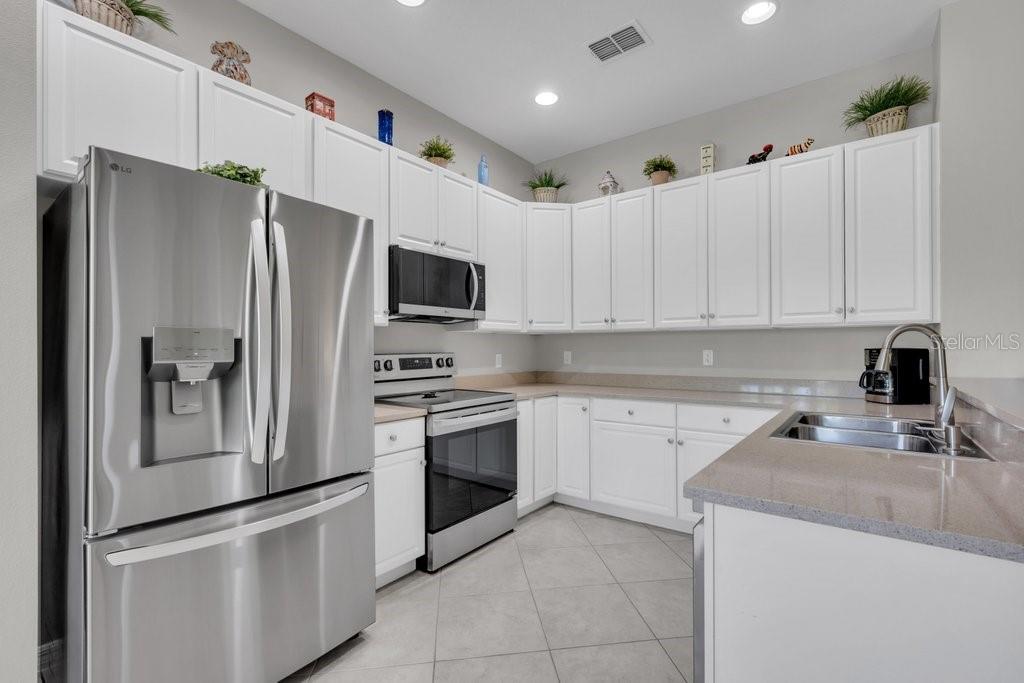 VALENCIA LAKES - Residential