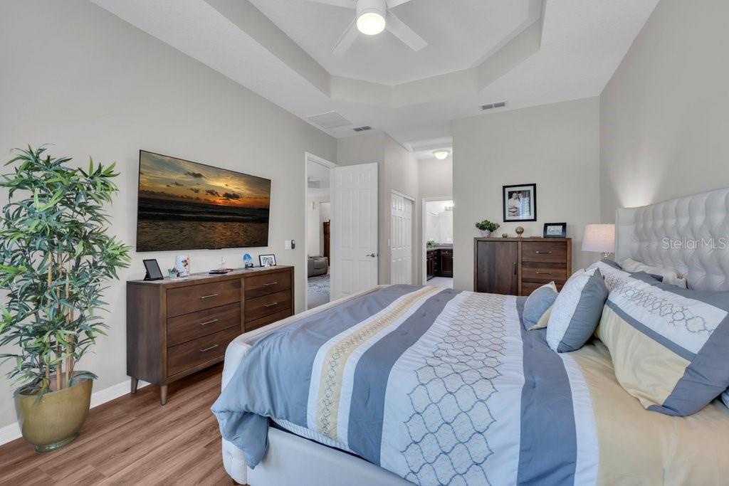 VALENCIA LAKES - Residential