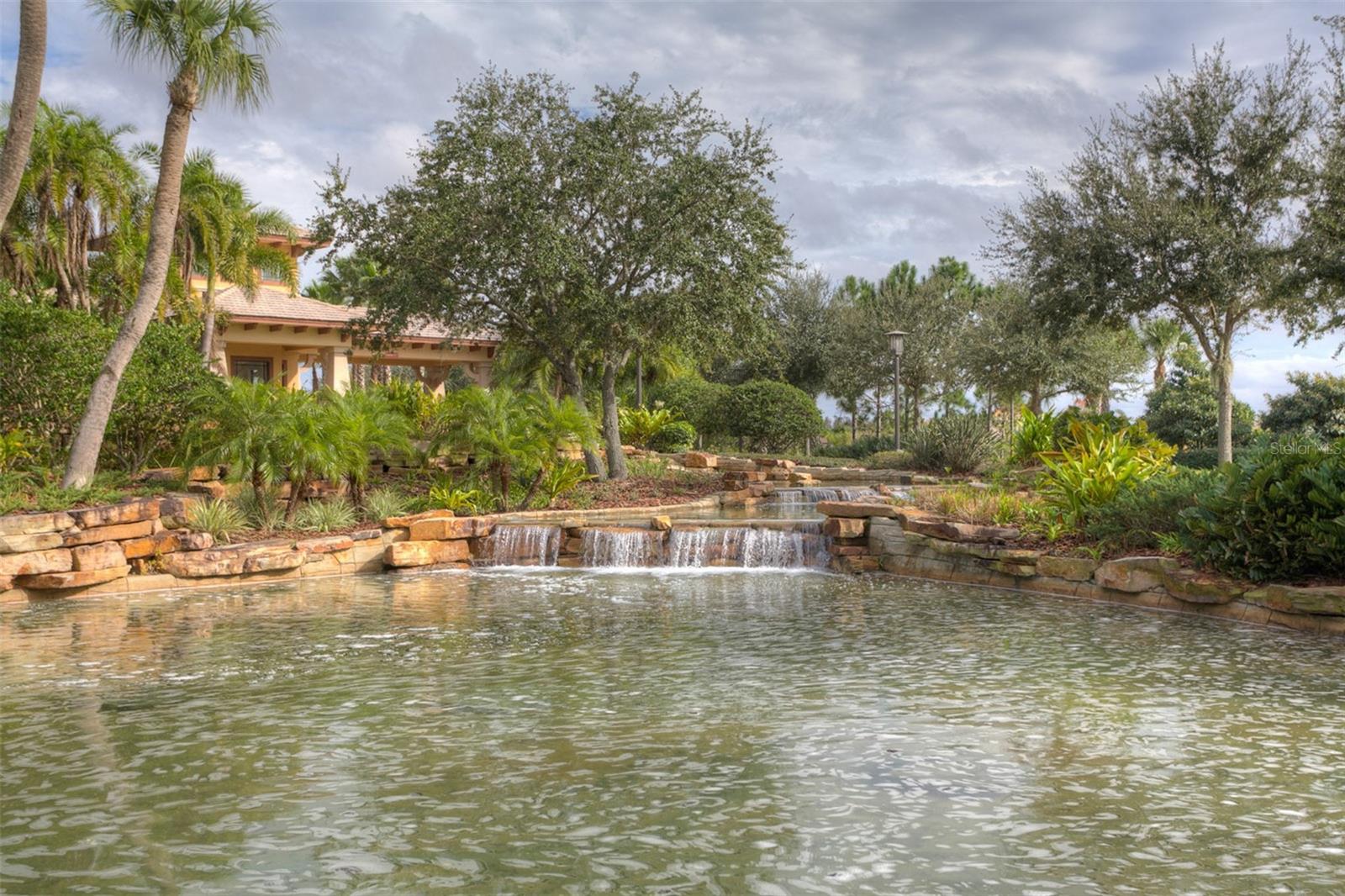 VALENCIA LAKES - Residential