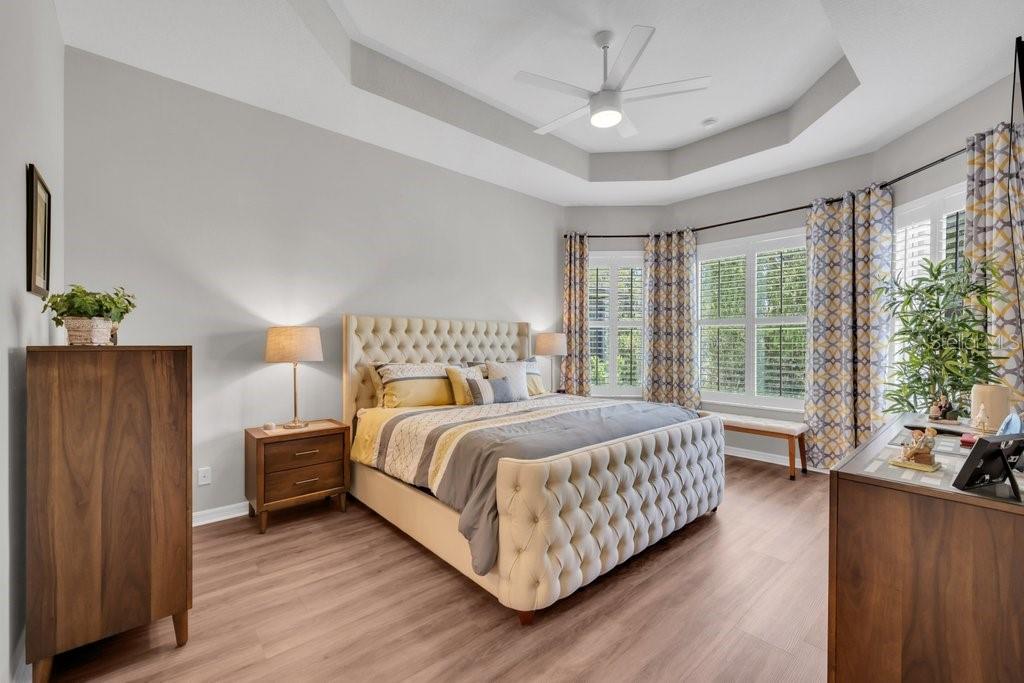 VALENCIA LAKES - Residential
