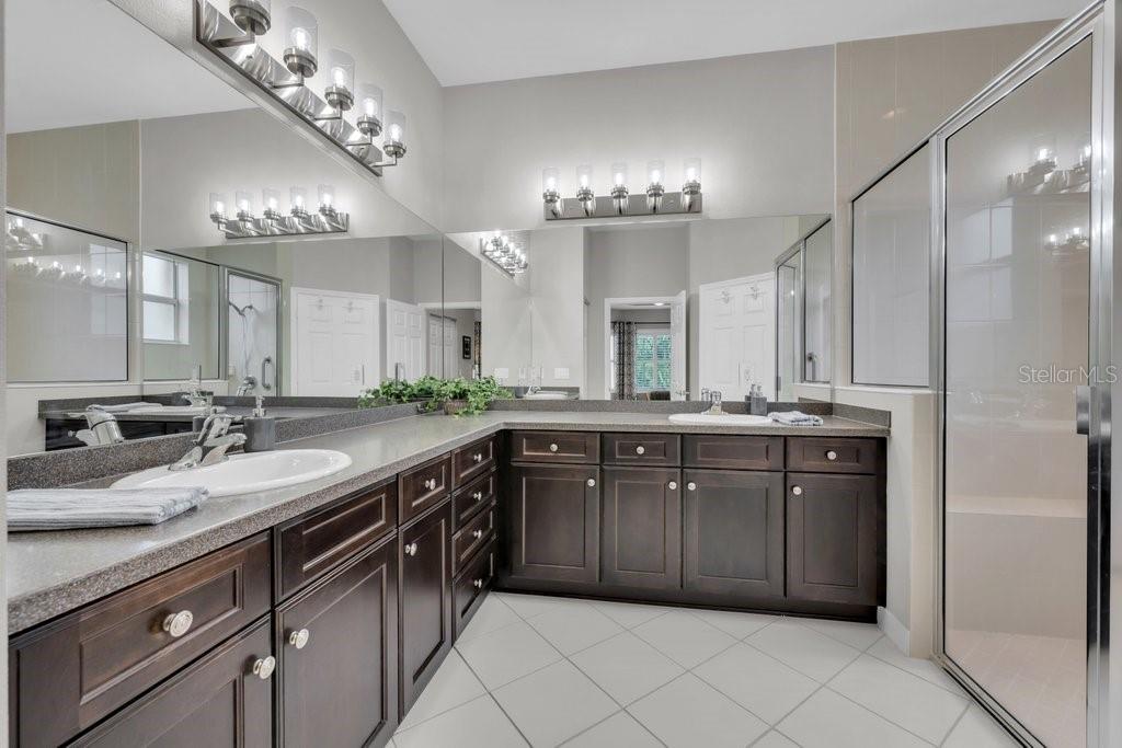 VALENCIA LAKES - Residential