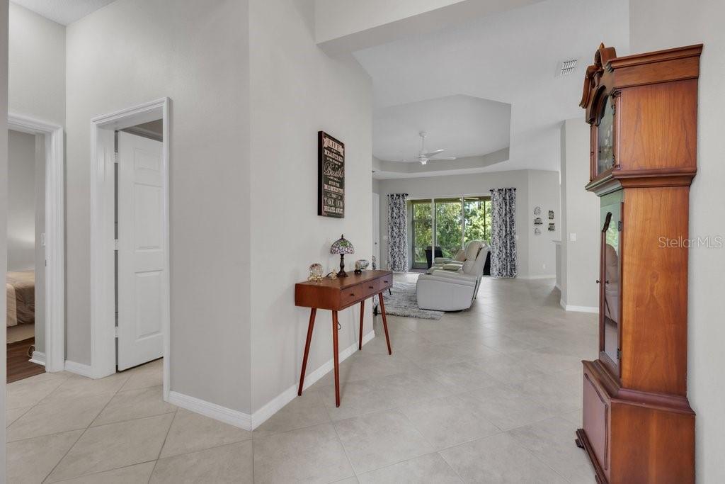 VALENCIA LAKES - Residential