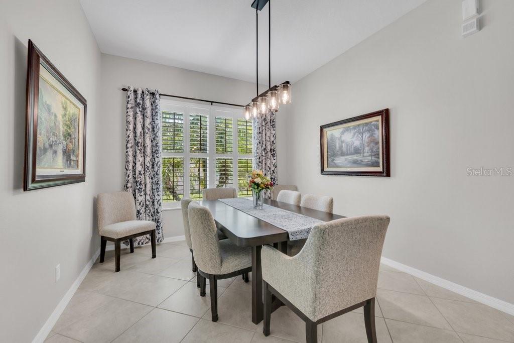 VALENCIA LAKES - Residential