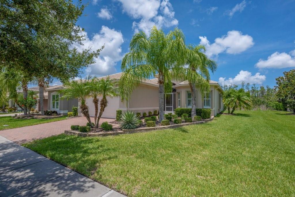 VALENCIA LAKES - Residential
