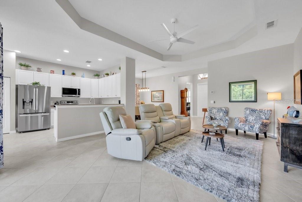 VALENCIA LAKES - Residential