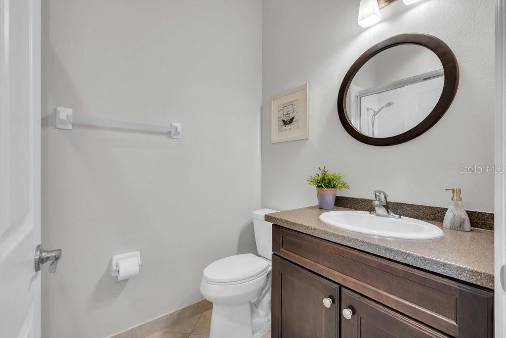 VALENCIA LAKES - Residential