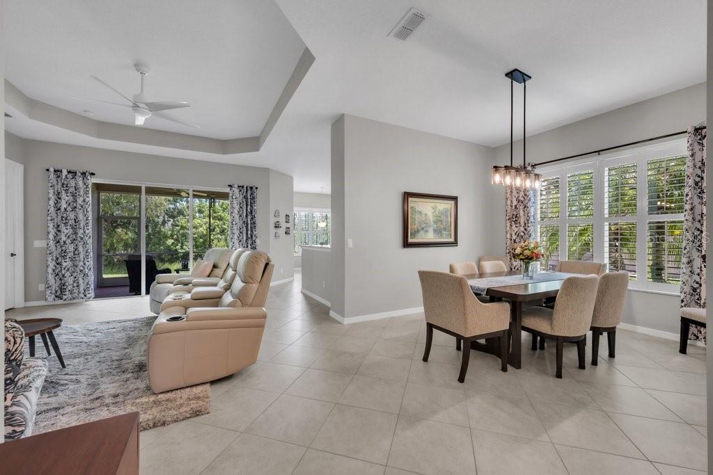 VALENCIA LAKES - Residential