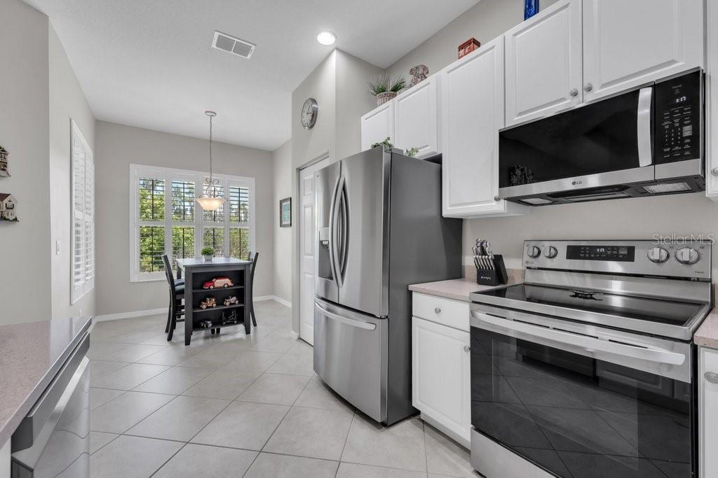 VALENCIA LAKES - Residential