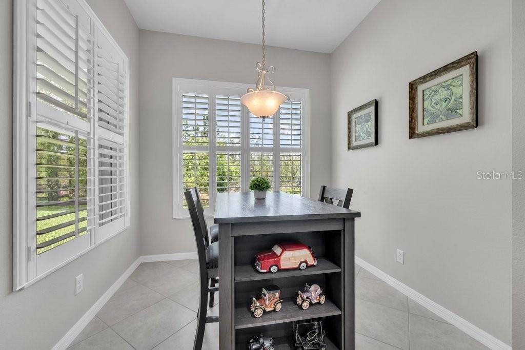 VALENCIA LAKES - Residential