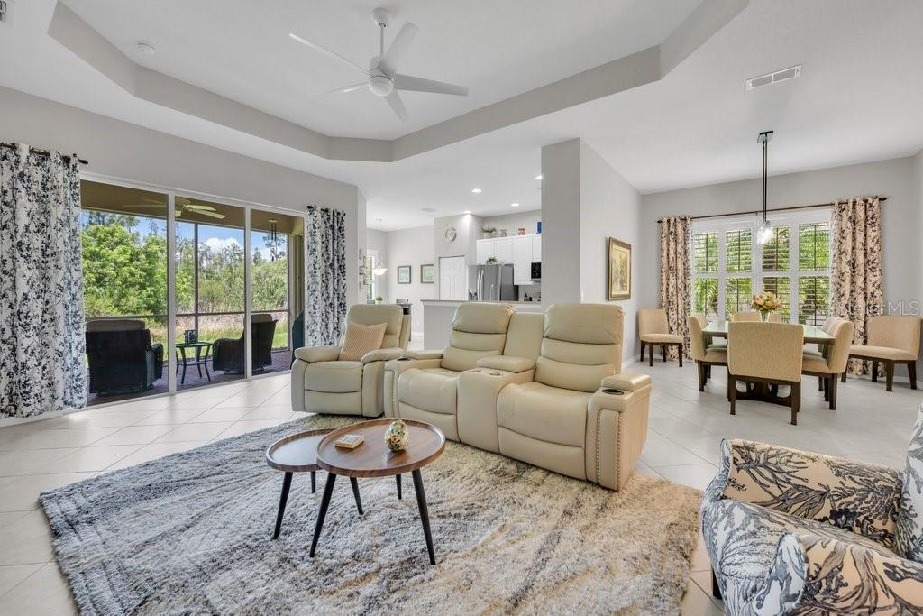 VALENCIA LAKES - Residential