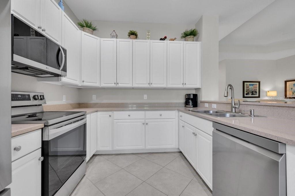 VALENCIA LAKES - Residential