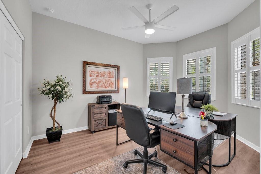 VALENCIA LAKES - Residential