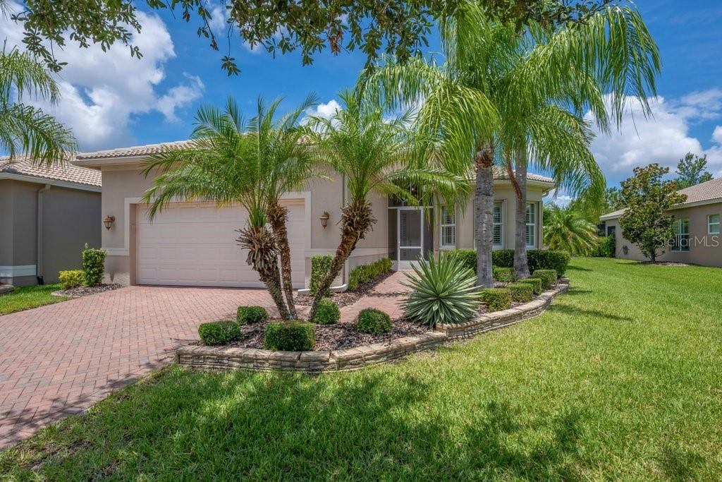 VALENCIA LAKES - Residential