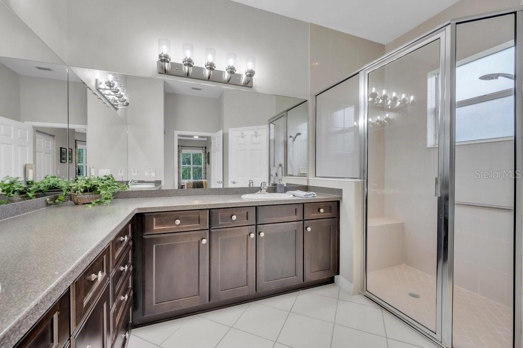 VALENCIA LAKES - Residential