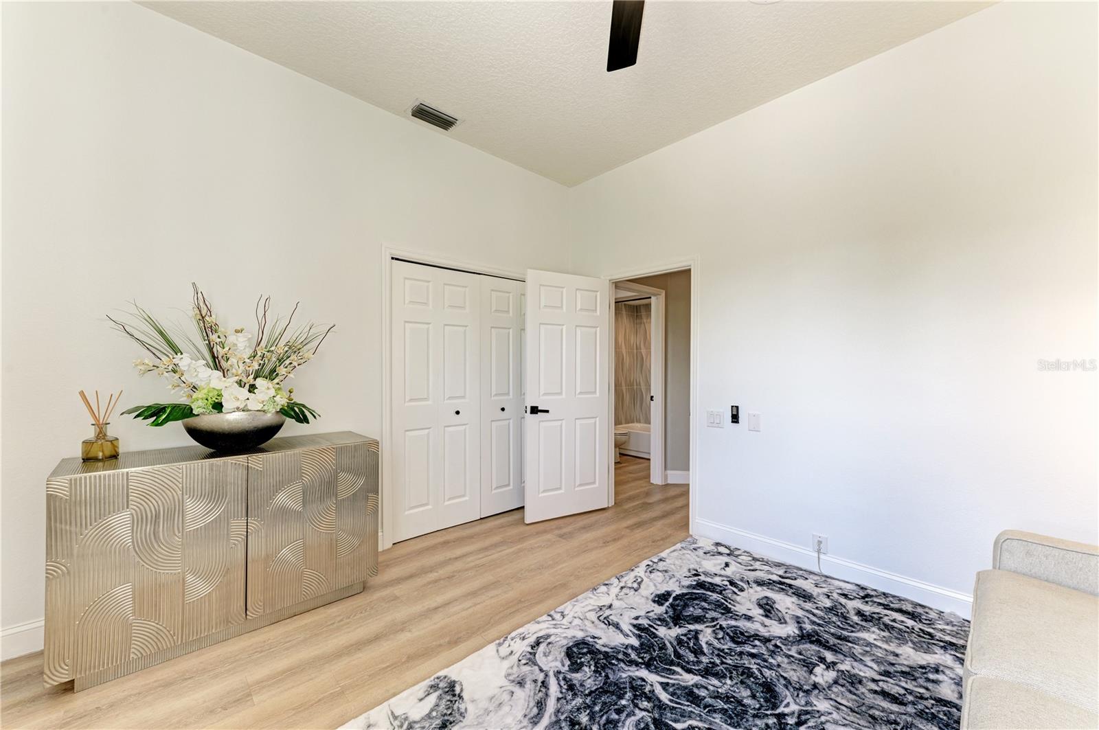 OAKBROOKE I AT RIVER CLUB NORTH - Residential