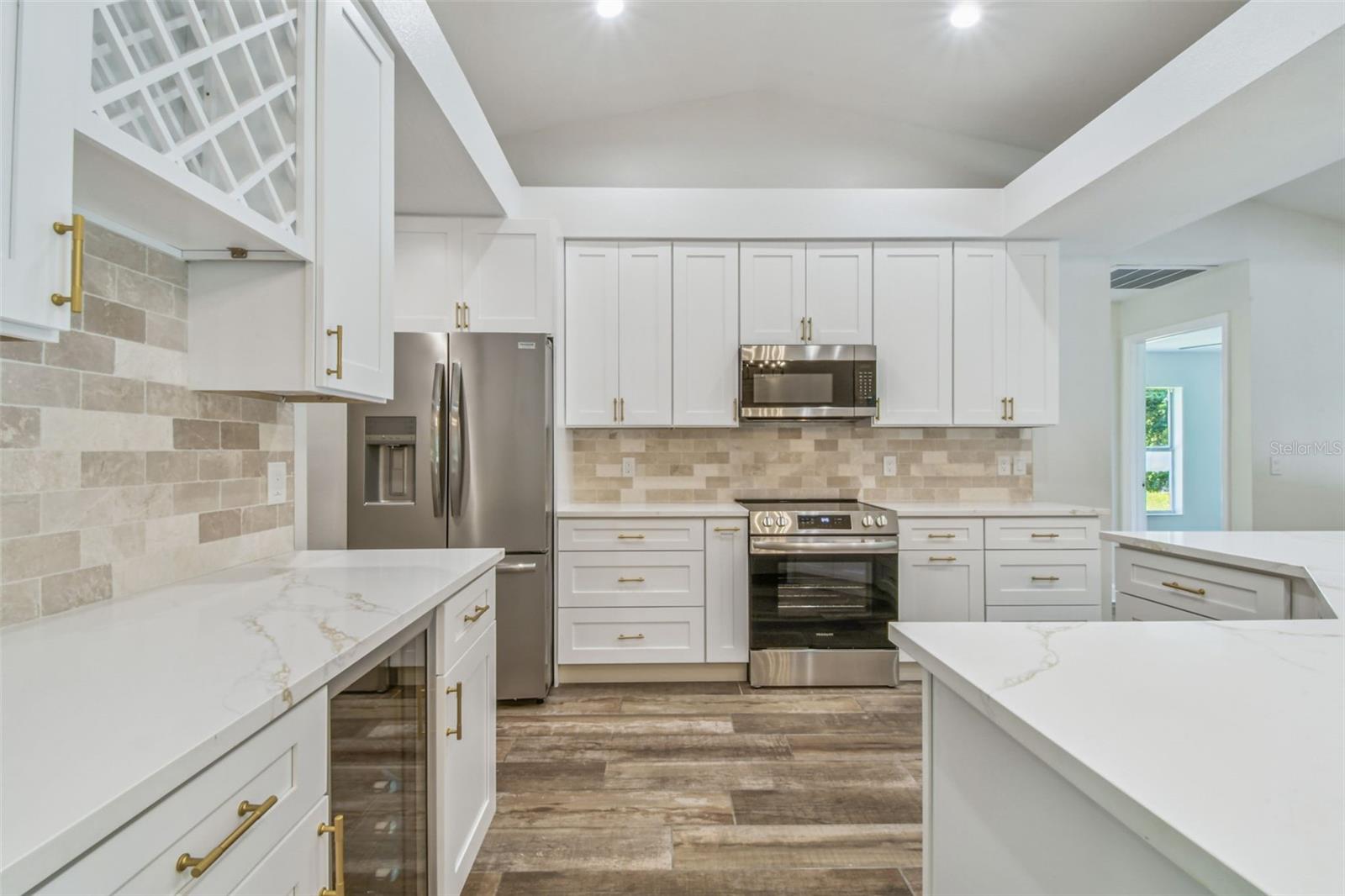 SCANLON COUNTRY ESTATES - Residential