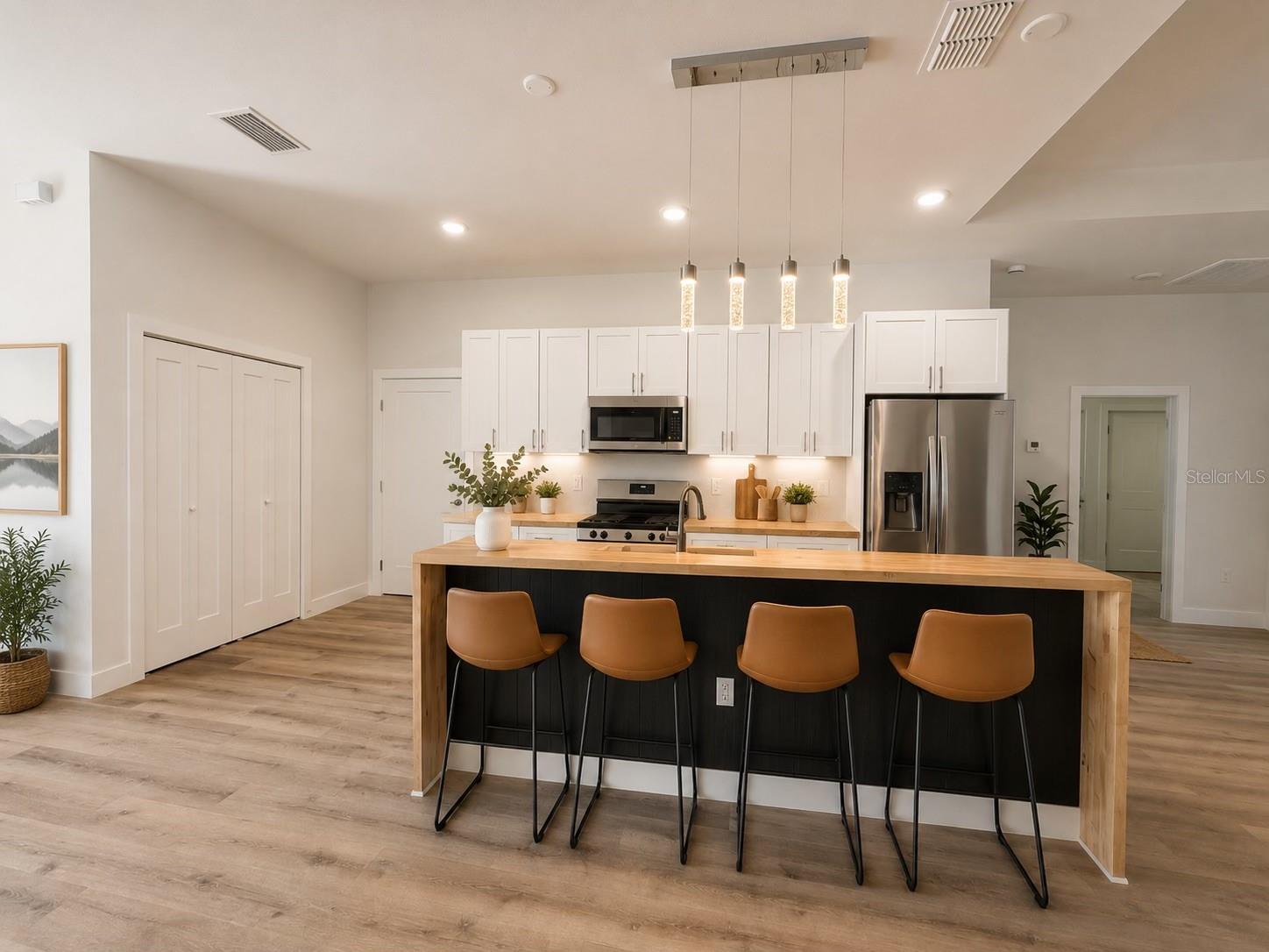 ROTONDA LAKES - Residential