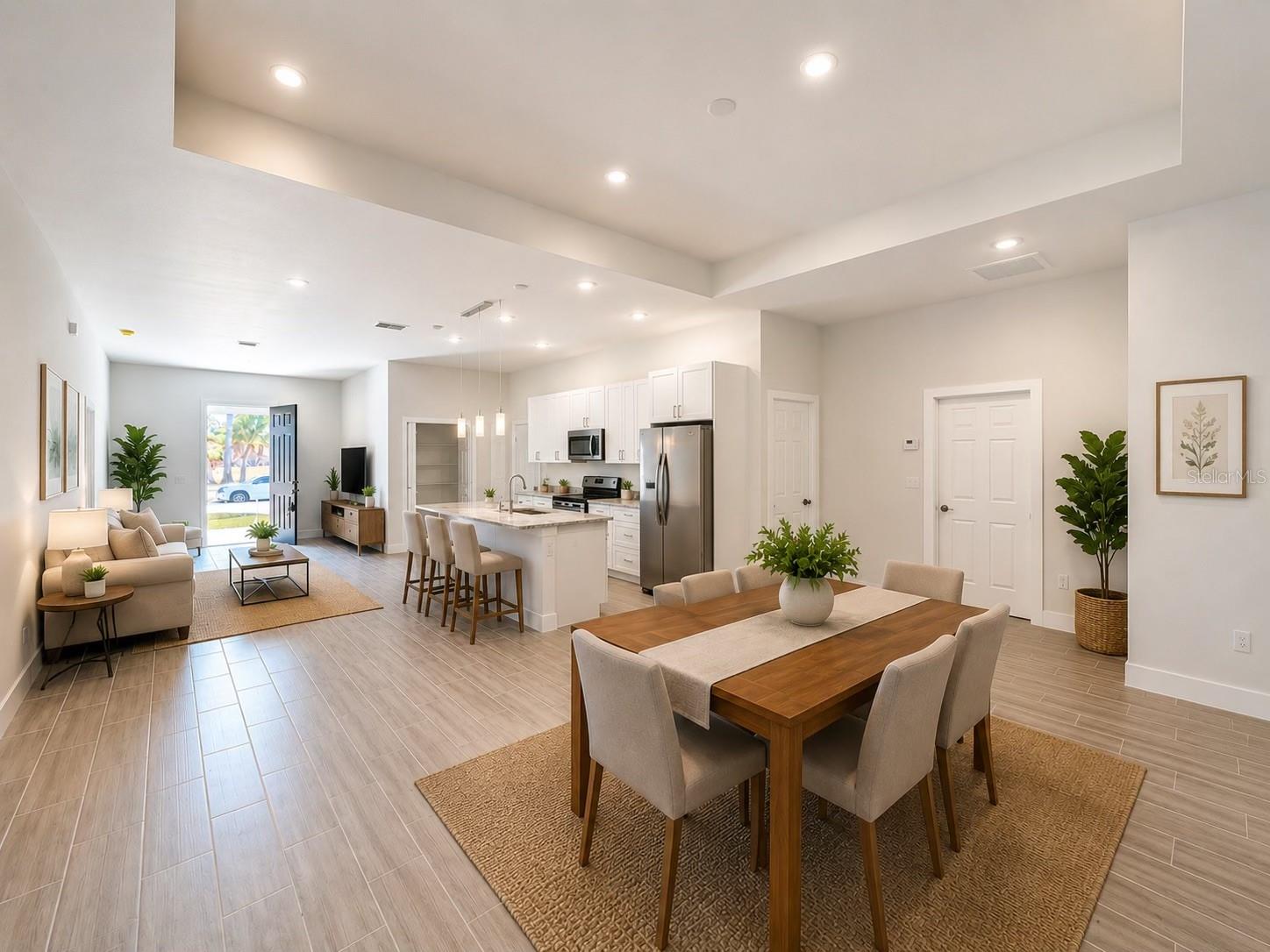 ROTONDA LAKES - Residential