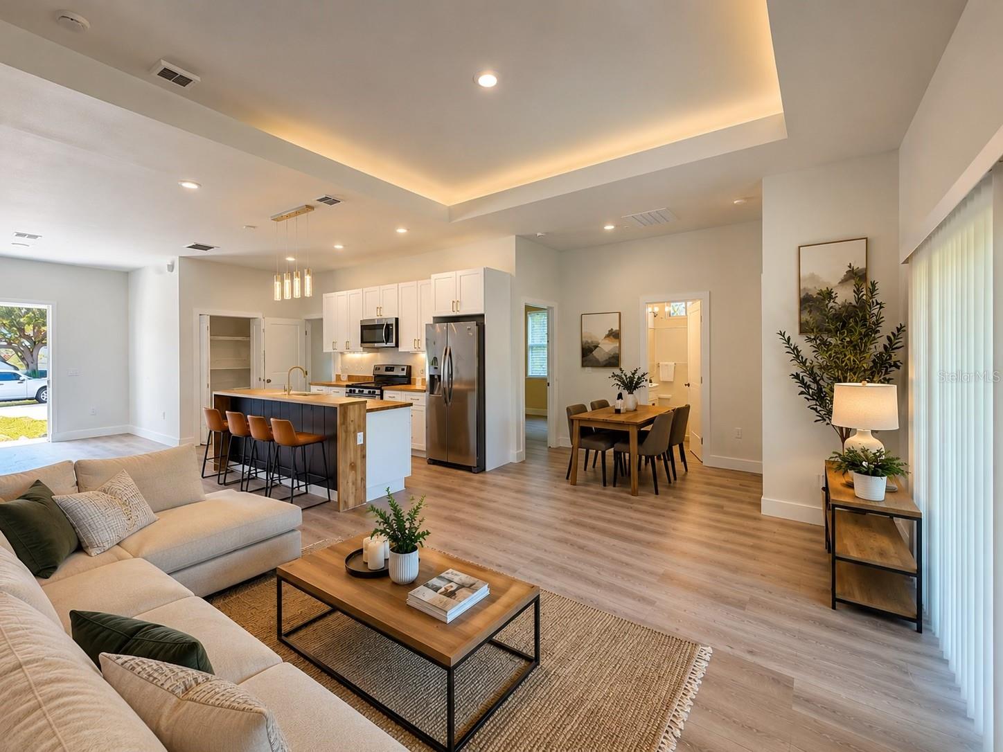 ROTONDA LAKES - Residential