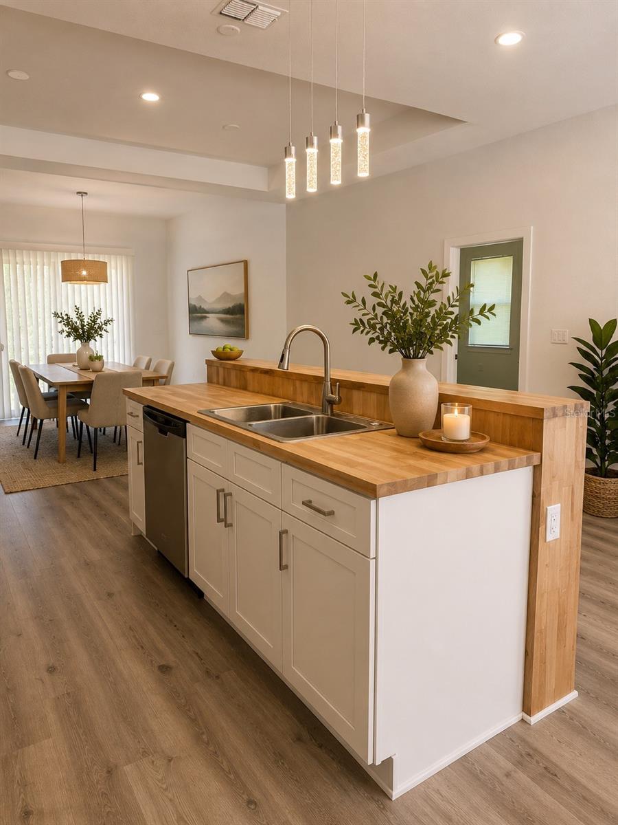 ROTONDA LAKES - Residential