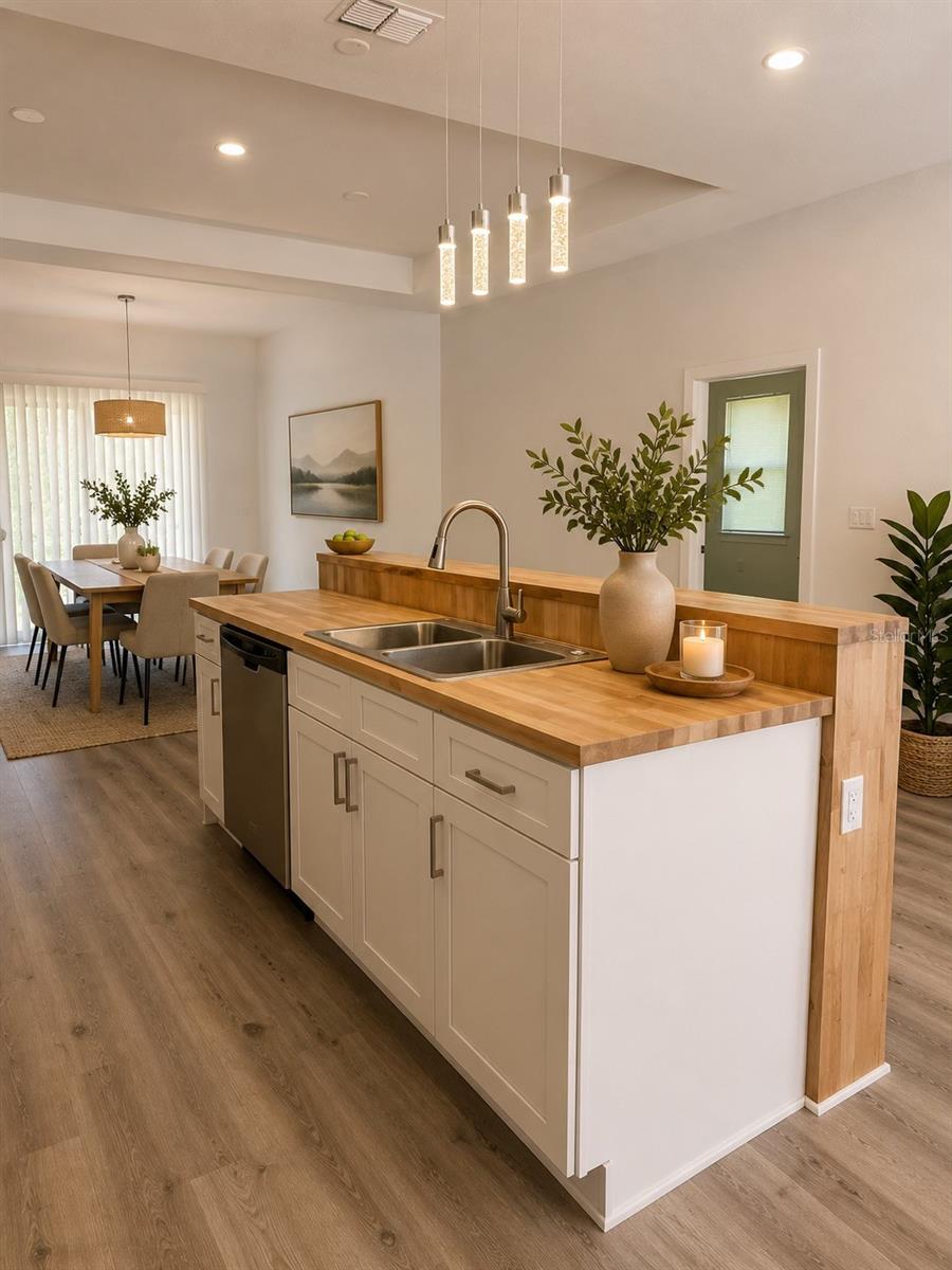 ROTONDA LAKES - Residential