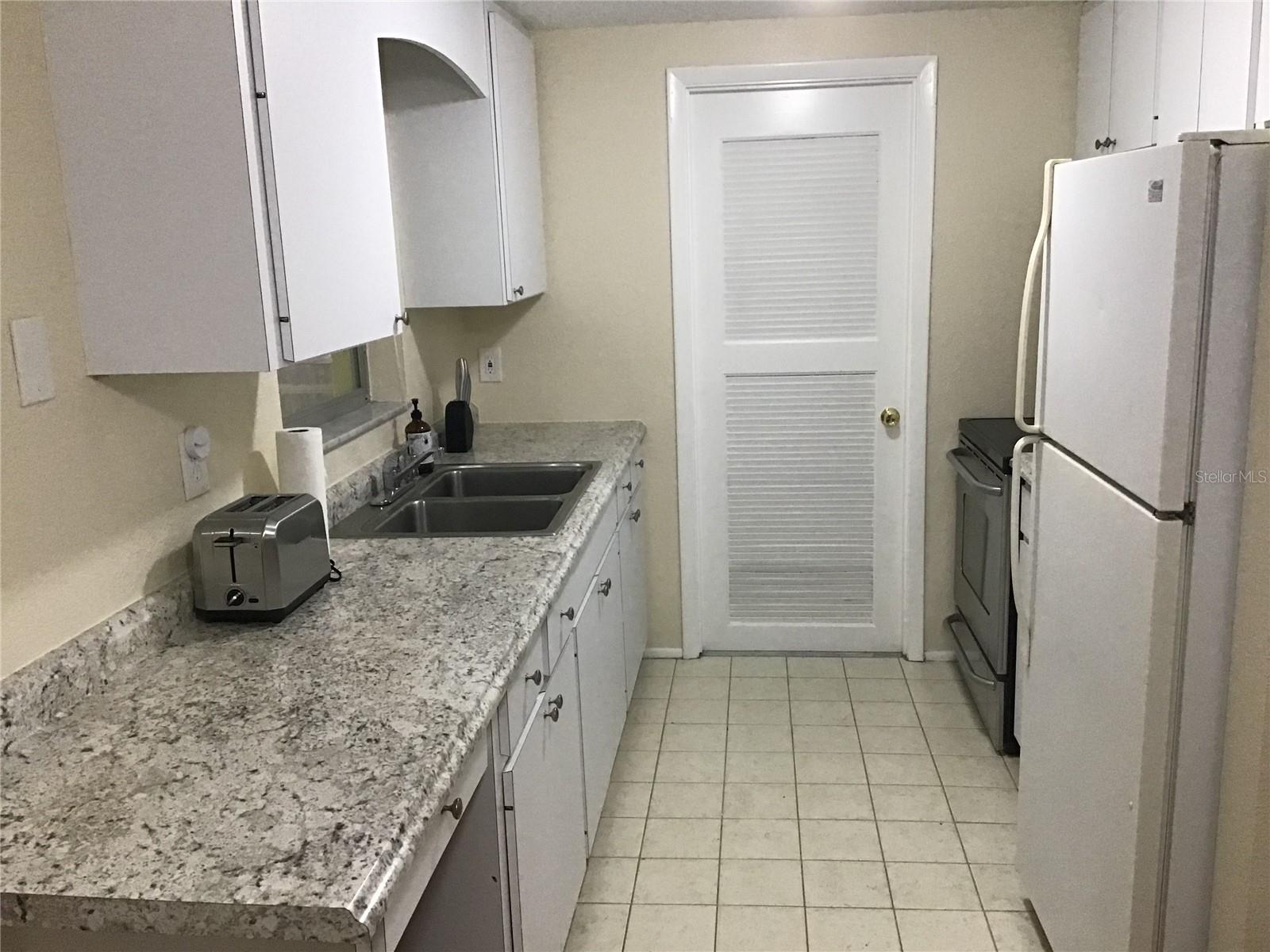 PALM GROVE IN ENGLEWOOD - Residential Lease