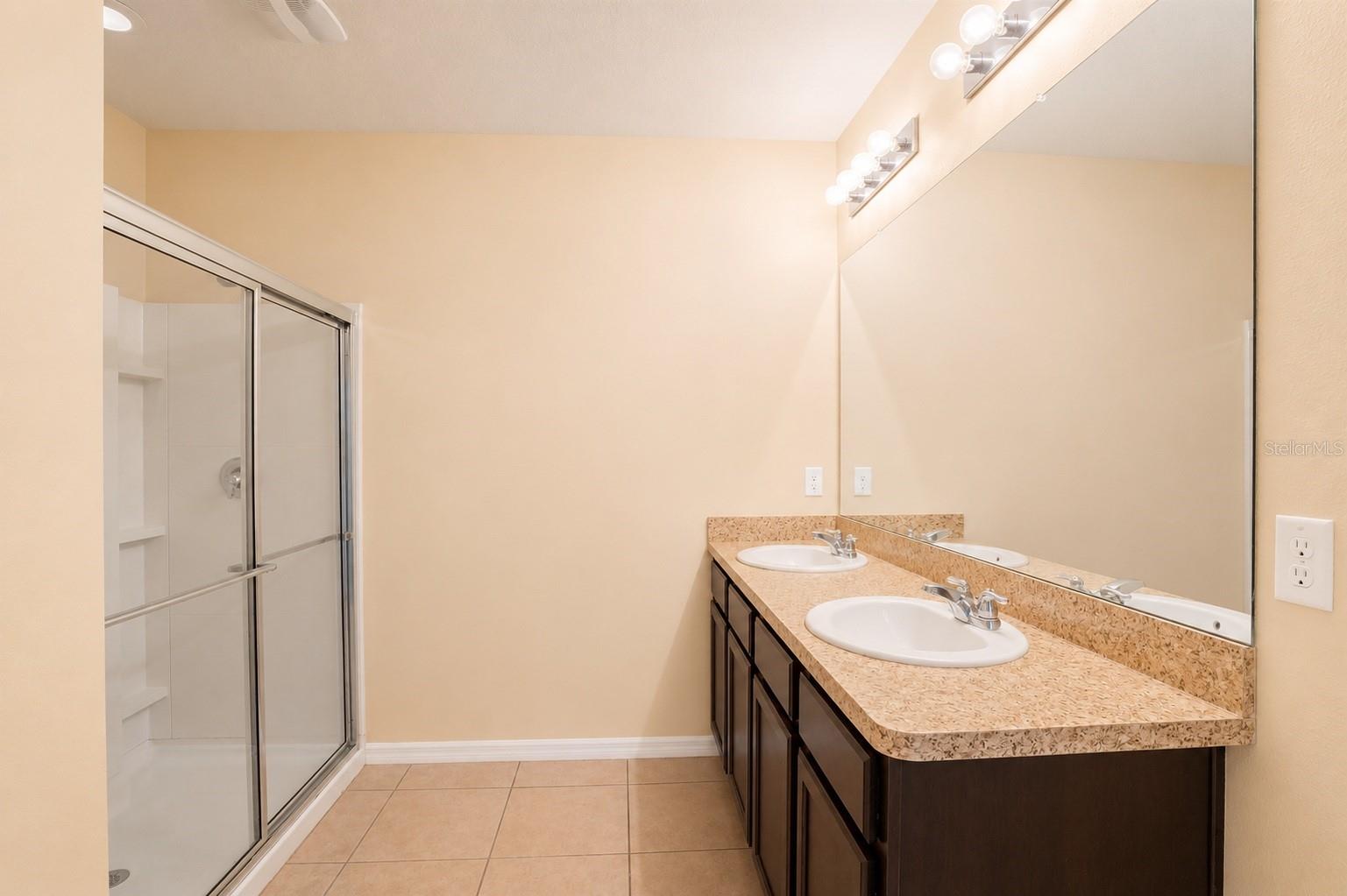 LYLE OAKS - Residential Lease