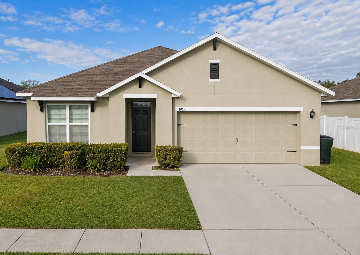 LYLE OAKS - Residential Lease