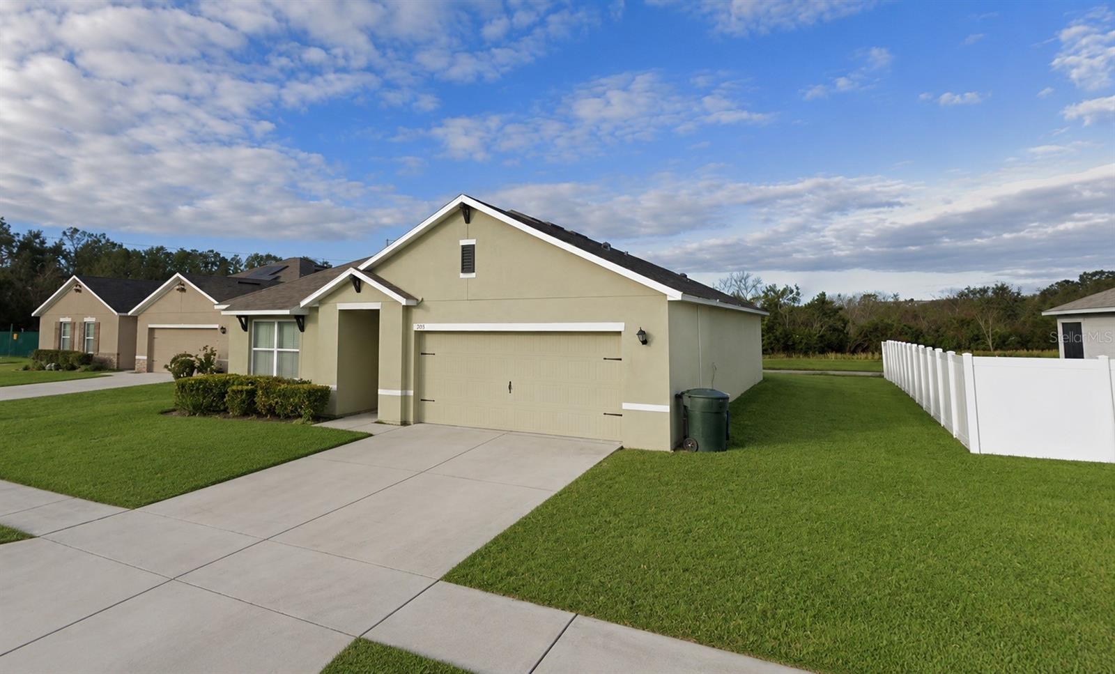 LYLE OAKS - Residential Lease