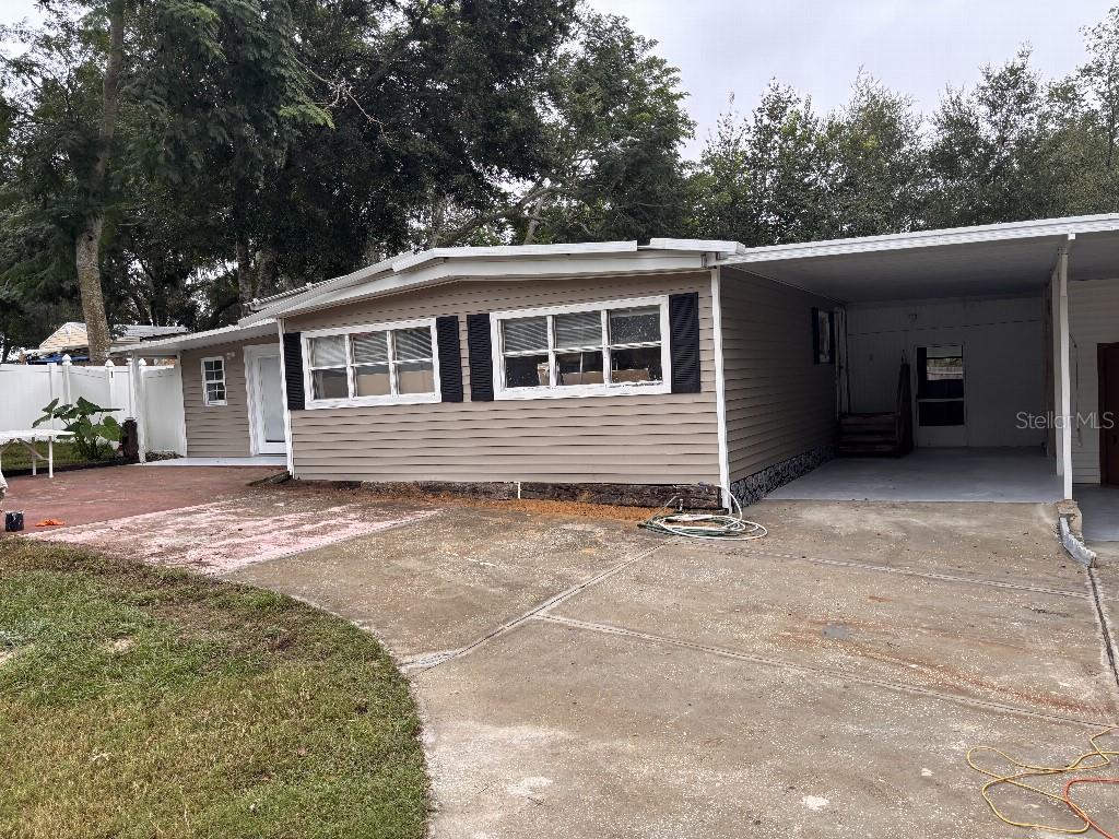 Don’t miss out on this great rental opportunity in the heart of Florida. Only 1 hour to Orlando, Daytona Beach, Gainesville & 30 minutes to The Villages. The properties main home has 3 bedrooms / 1 ba. There is also (2) 1 br / 1ba attached apartments that are completely remodeled along with (2) detached 1br/1ba tiny homes on the property that are remodeled. The main house has been completely gutted with new Sheetrock installed but needs to be finished out. Property is in a great location with tremendous rental income potential of $5000 mth. Would also make a great AB&B due to his location. Don’t miss out on this great opportunity.