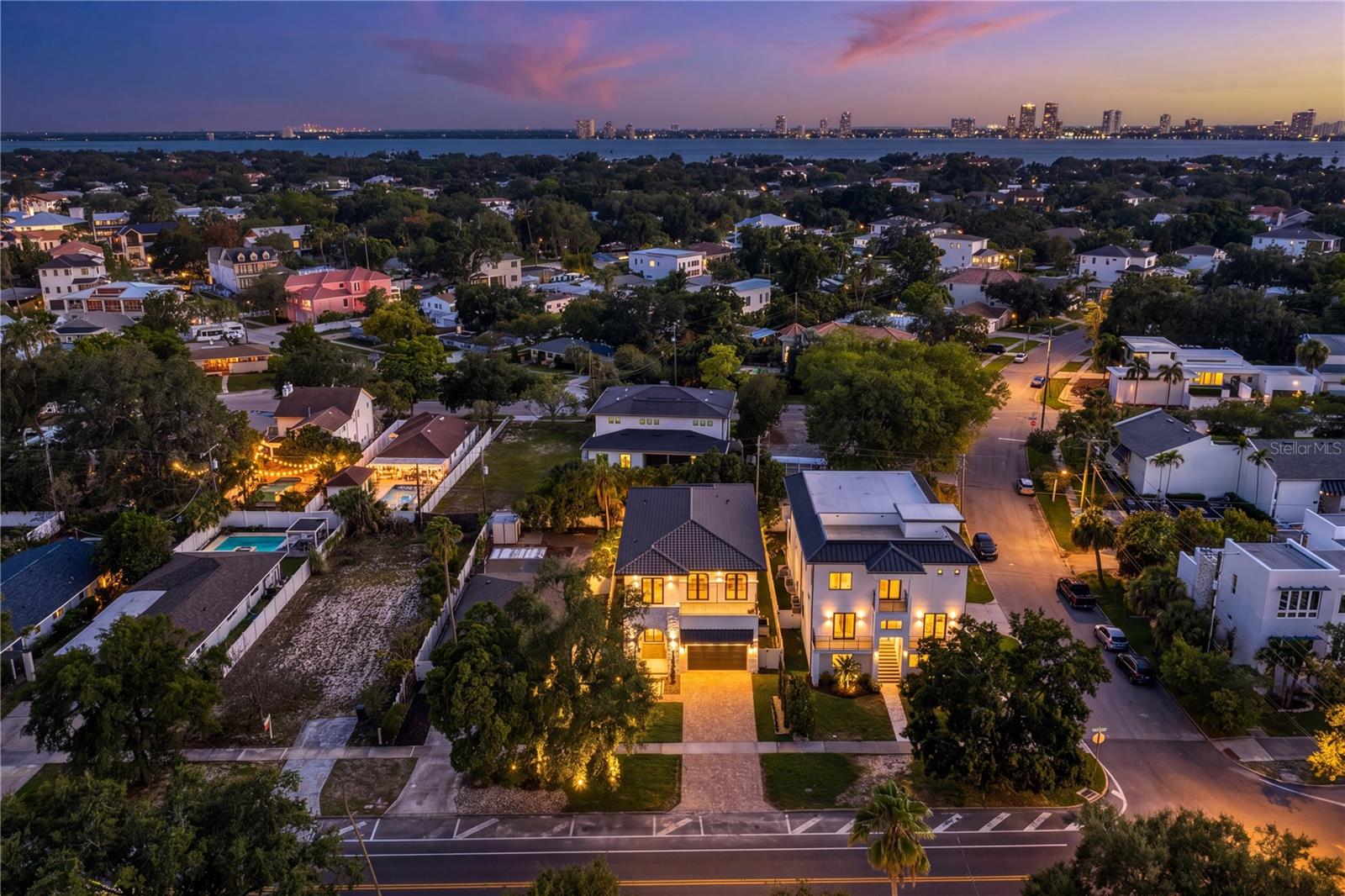 DAVIS ISLANDS PB10 PG52 TO 57 - Residential