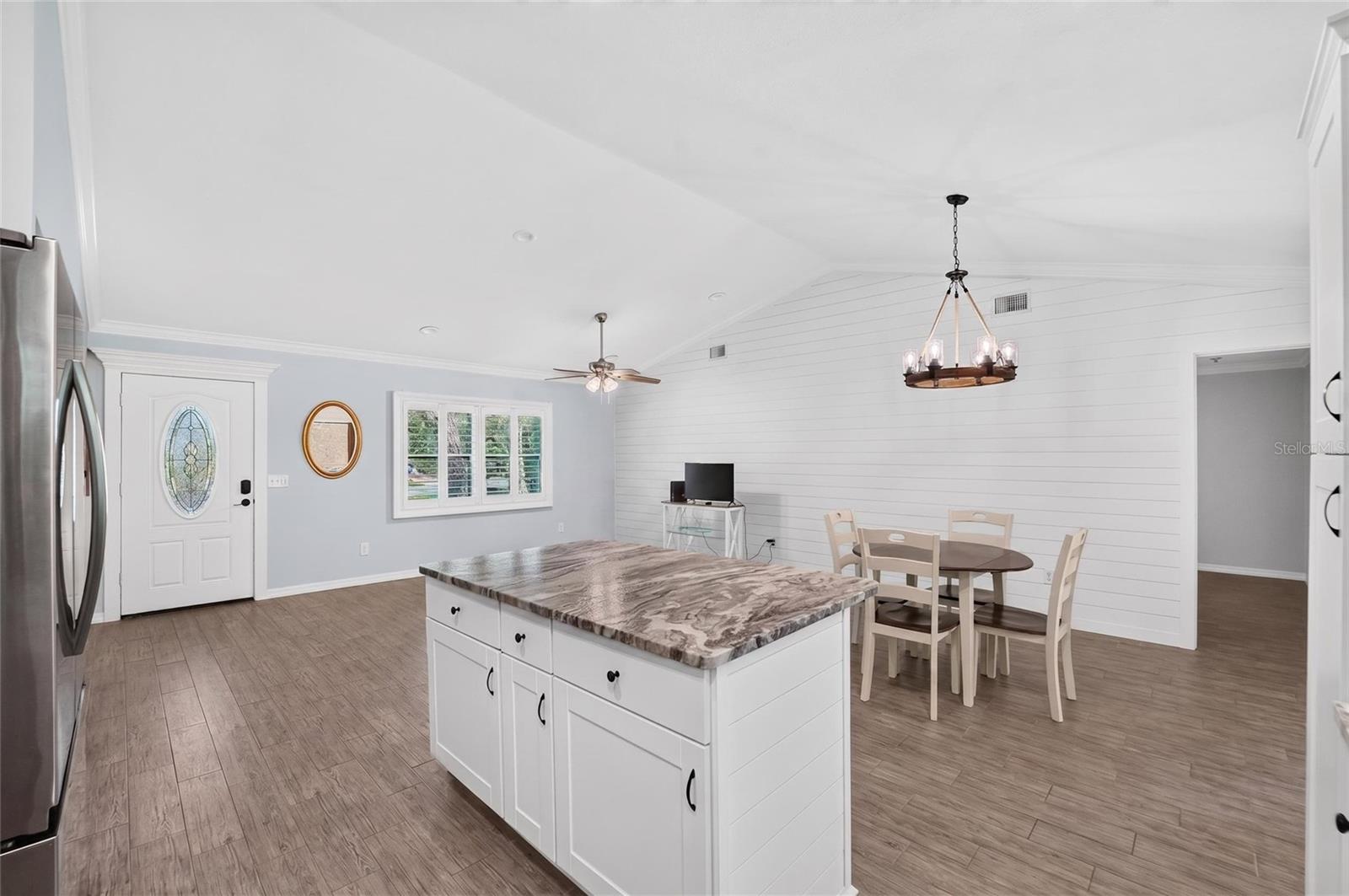 COUNTRY OAKS - Residential