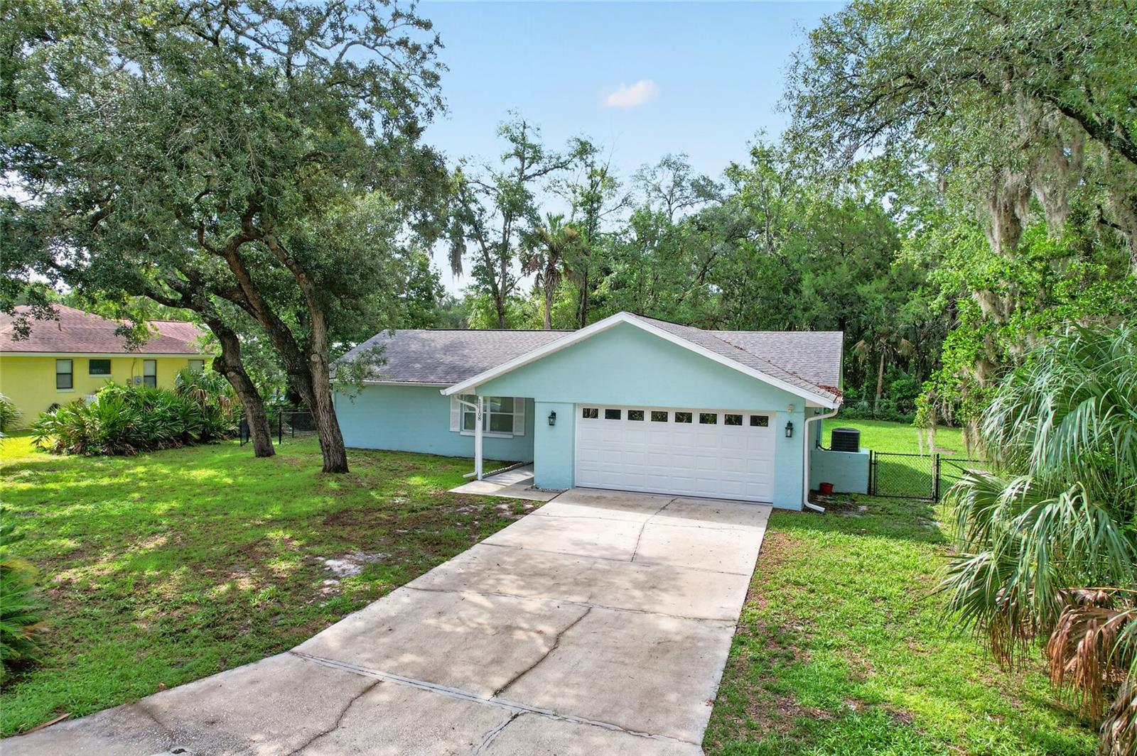 COUNTRY OAKS - Residential