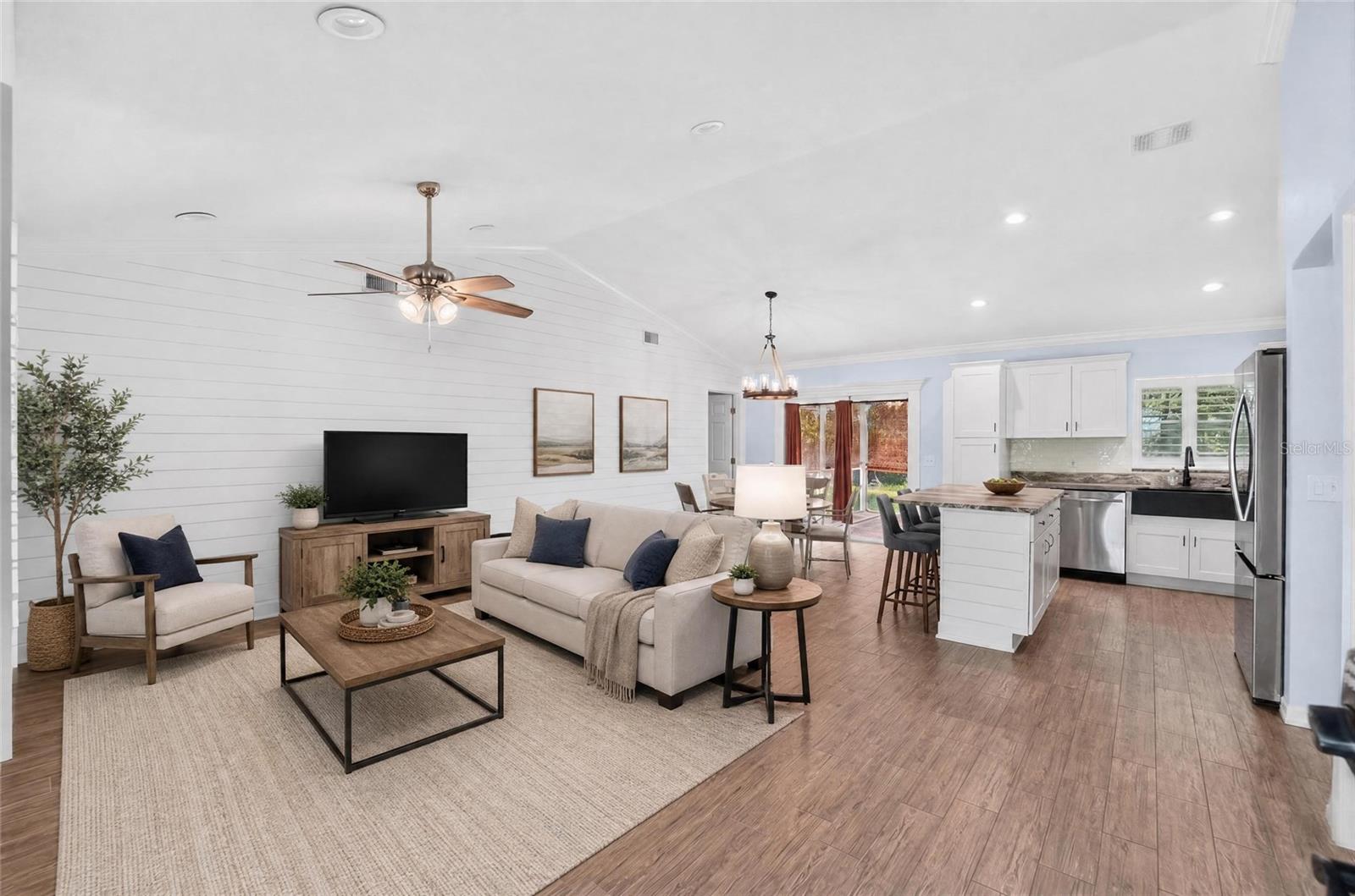 COUNTRY OAKS - Residential