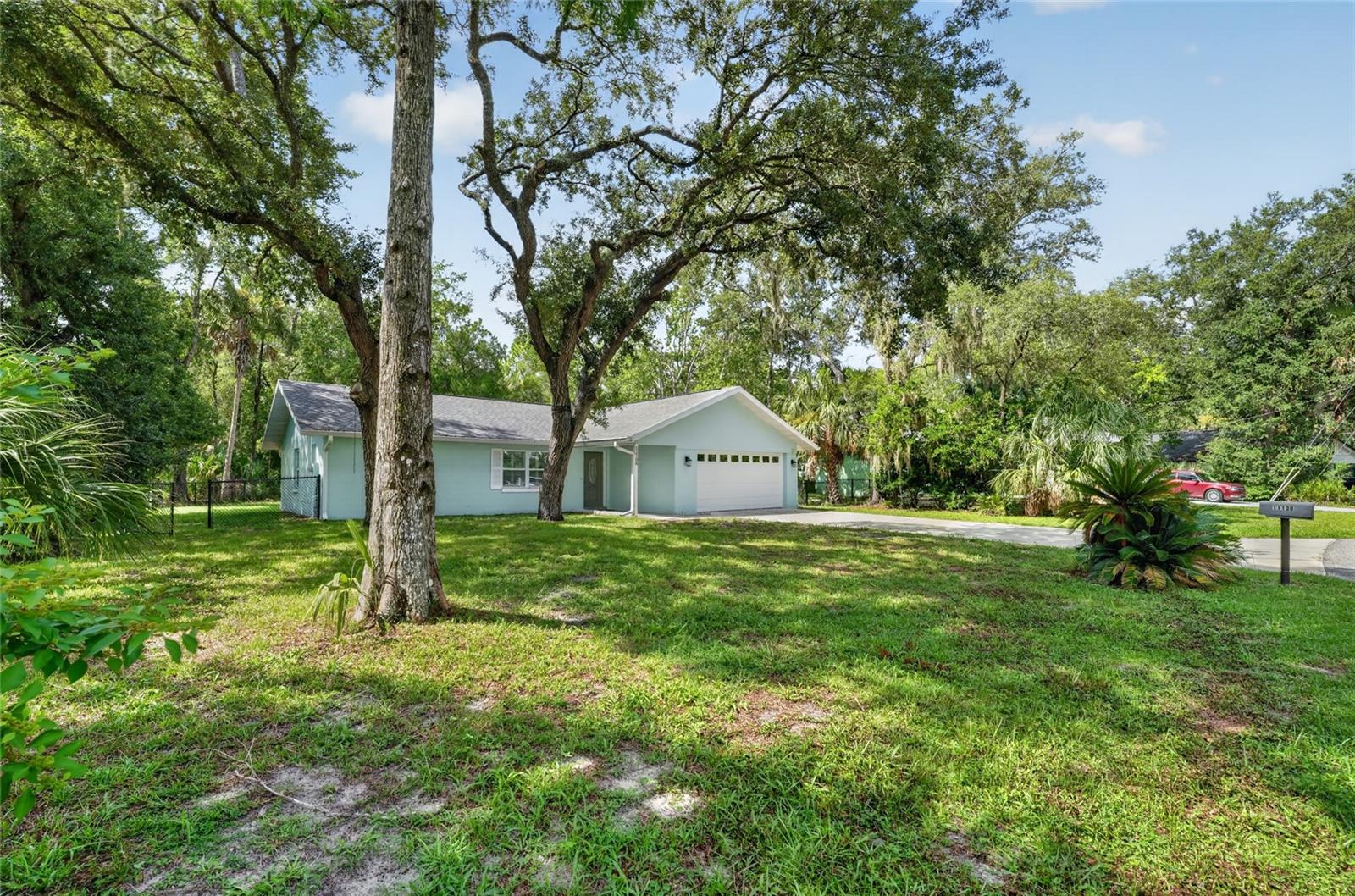 COUNTRY OAKS - Residential