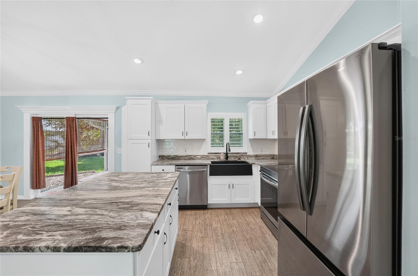 COUNTRY OAKS - Residential