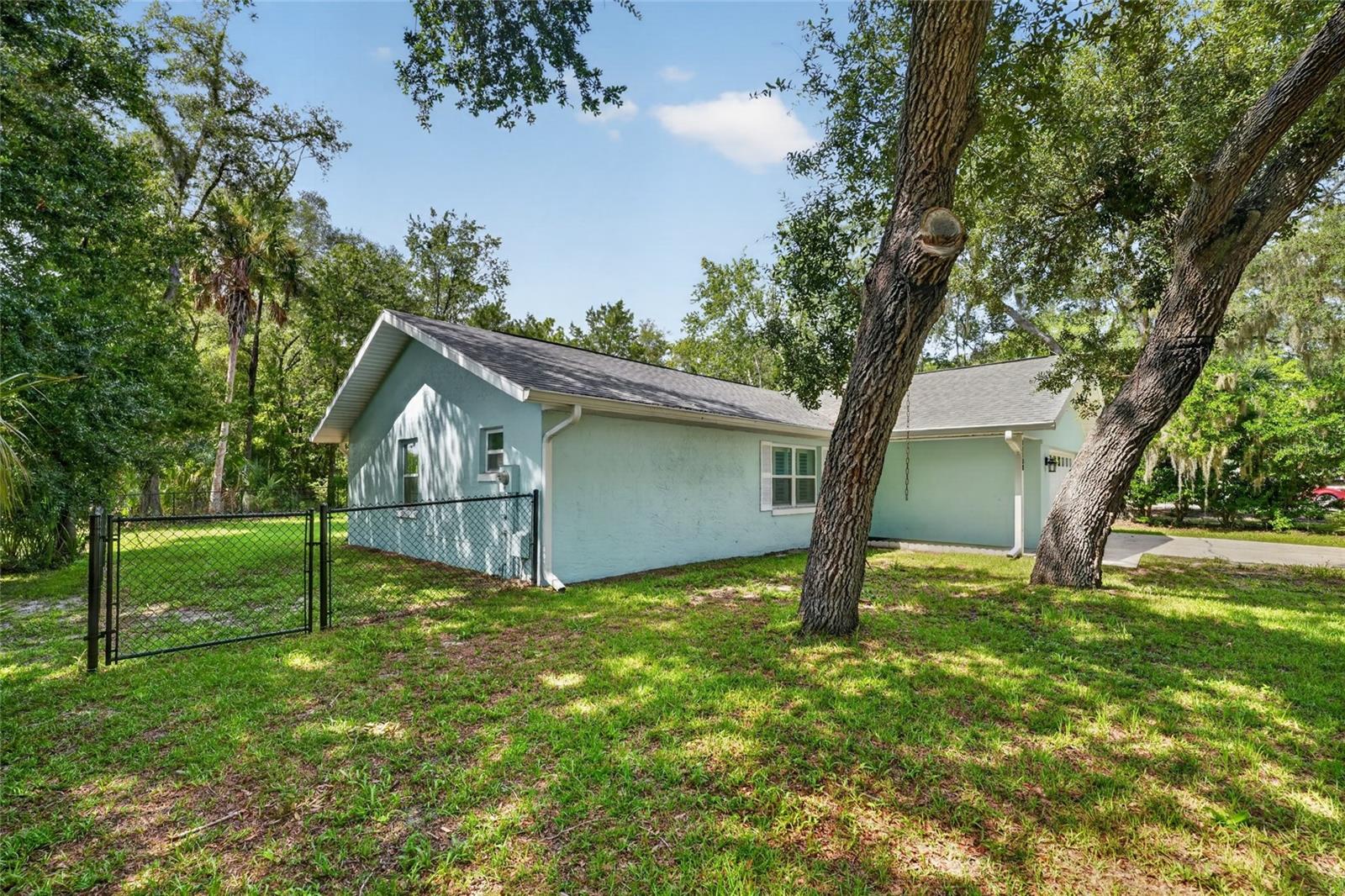 COUNTRY OAKS - Residential