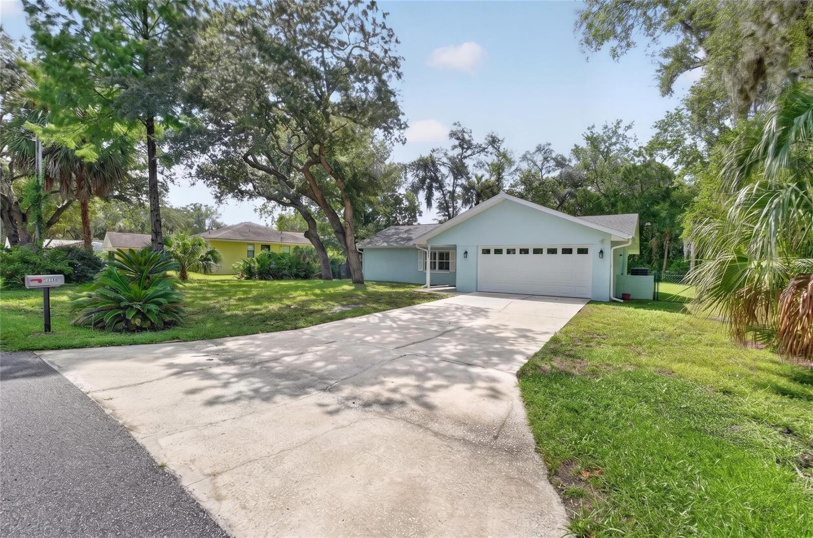 COUNTRY OAKS - Residential