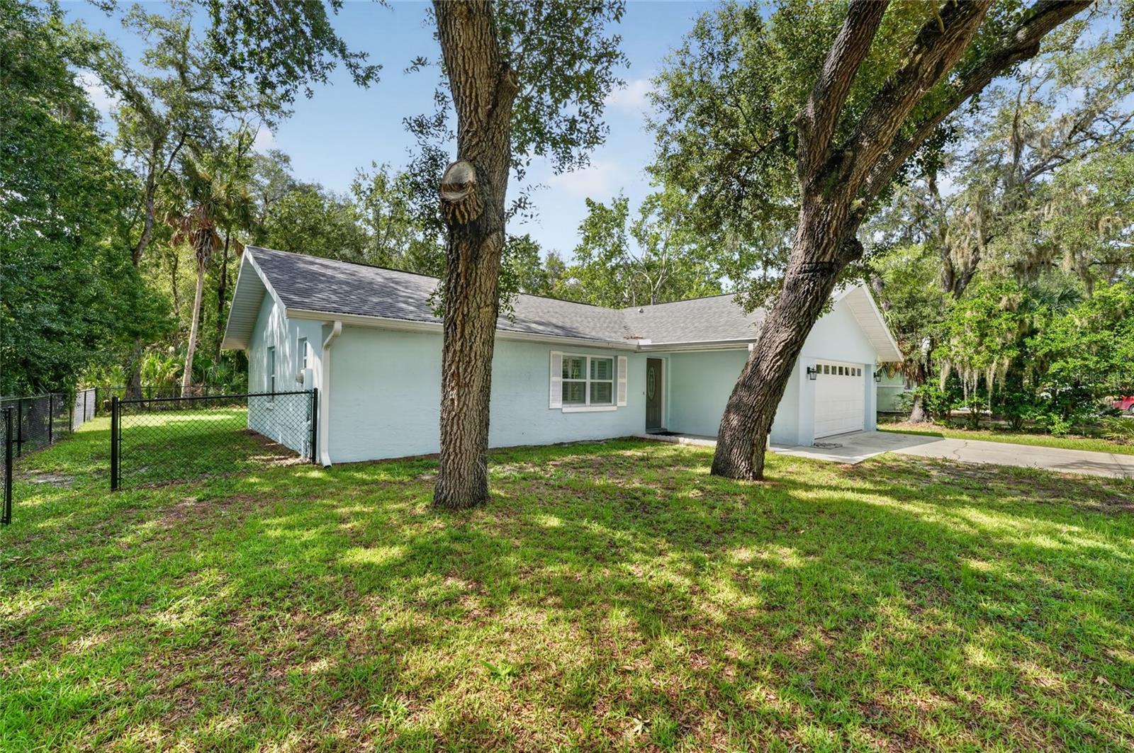 COUNTRY OAKS - Residential
