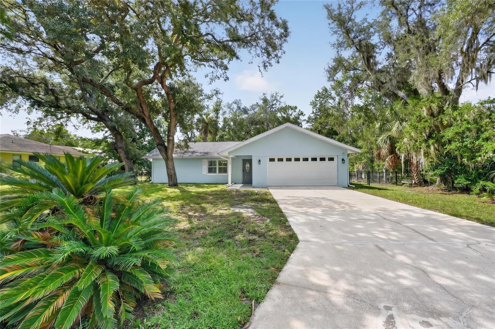 COUNTRY OAKS - Residential