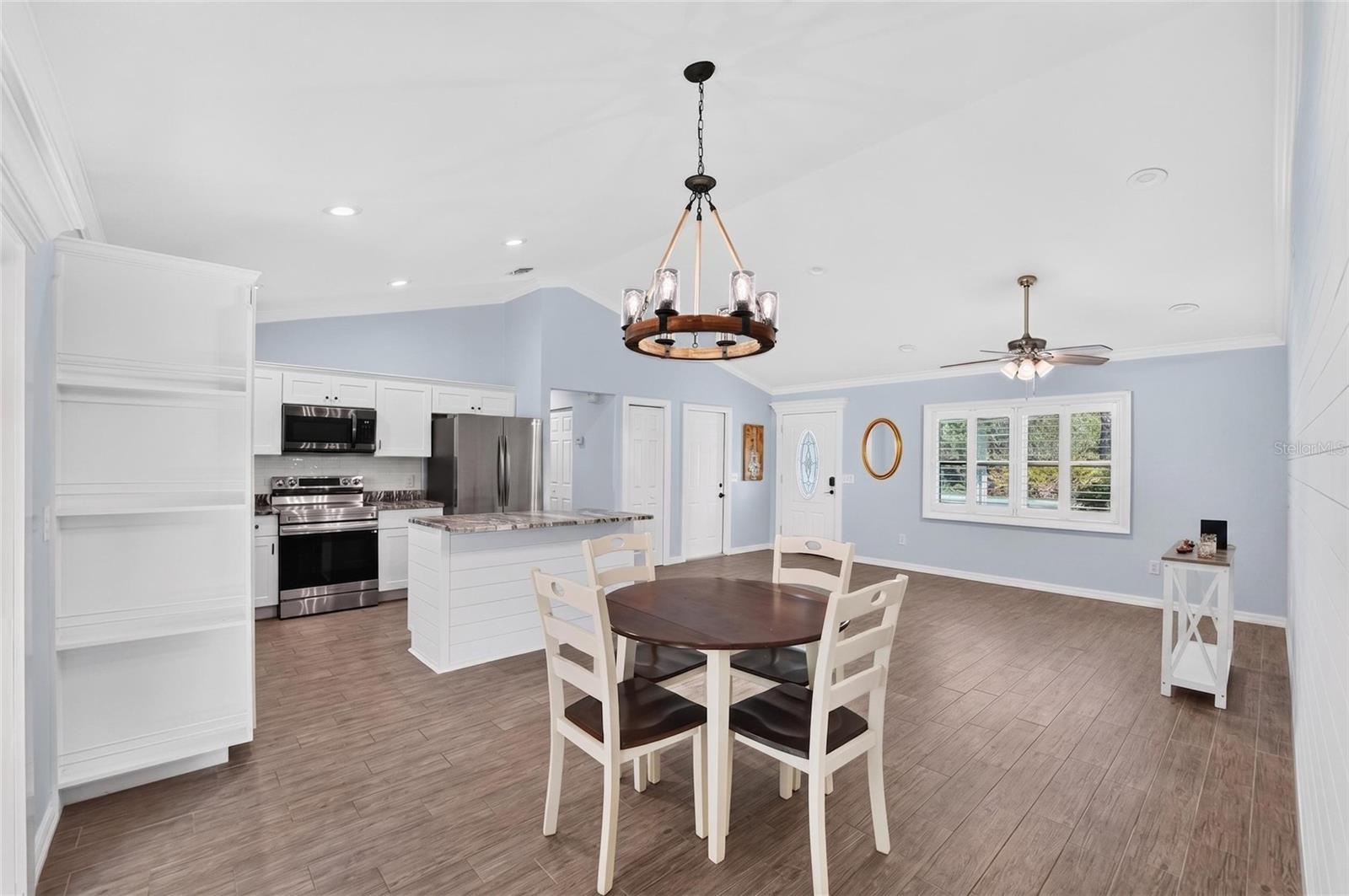 COUNTRY OAKS - Residential