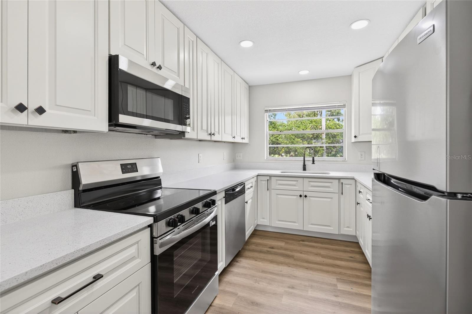 MOUNT PLYMOUTH - Residential