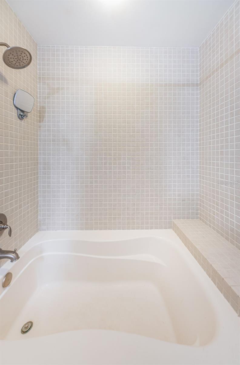 MC NULTY LOFTS CONDO - Residential Lease