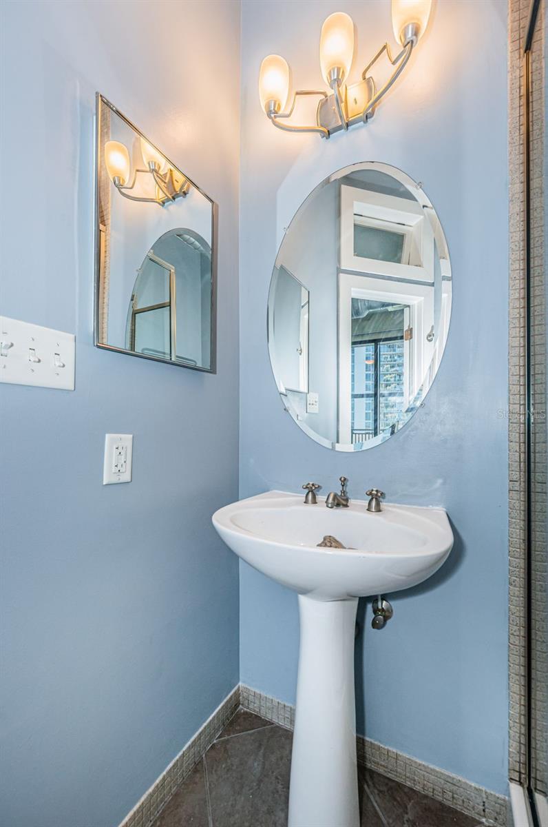 MC NULTY LOFTS CONDO - Residential Lease