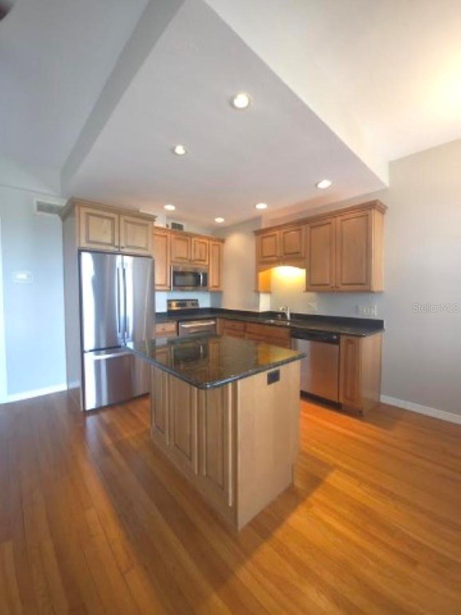 BAYSHORE ROYAL CONDO - Residential Lease