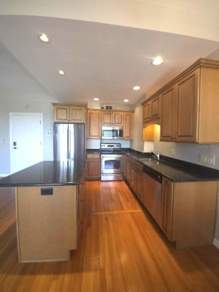 BAYSHORE ROYAL CONDO - Residential Lease
